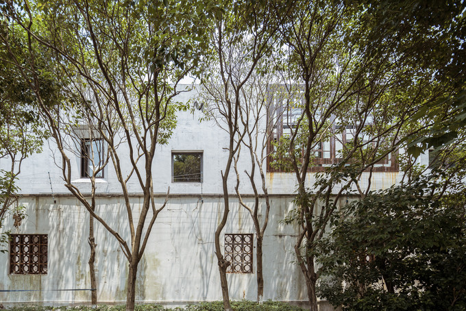 Công trình do nhóm kiến trúc sư của Wutopia Lap, đứng đầu là Yu Ting thiết kế, hoàn thành vào năm 2017, đã được đưa vào danh sách đề cử cho hạng mục Nhà ở của giải thưởng kiến trúc thế giới 2018 sắp diễn ra tại Amsterdam. Công trình do nhóm kiến trúc sư của Wutopia Lap, đứng đầu là Yu Ting thiết kế, hoàn thành vào năm 2017, đã được đưa vào danh sách đề cử cho hạng mục Nhà ở của giải thưởng kiến trúc thế giới 2018 sắp diễn ra tại Amsterdam.