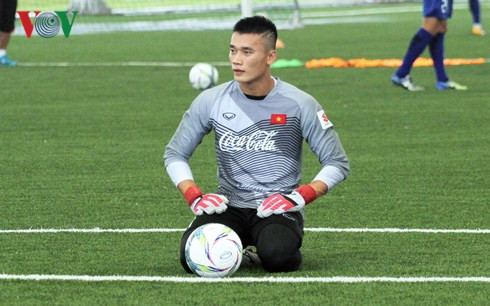 Bùi Tiến Dũng đã tập luyện rất chăm chỉ, nhận được lời khen từ BHL (Ảnh: Dương Thuật).