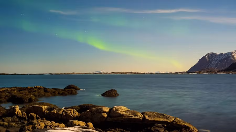 Lofoten, Na Uy: Ánh sáng phương Bắc hiện ra phía chân trời vào tháng 2/2018. (Nguồn: Zuma Press)