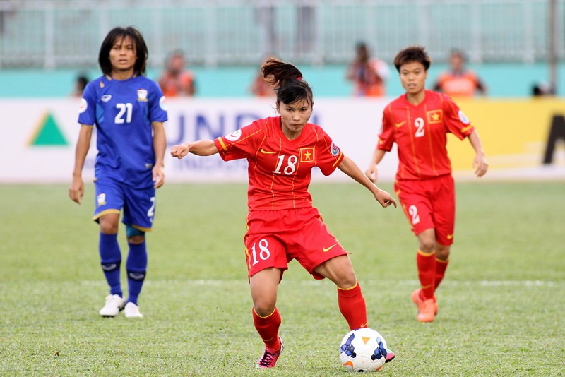 "Người không phổ" Sung-Ngoen (xanh) không giúp được gì cho Thái Lan "Người không phổ" Sung-Ngoen (xanh) không giúp được gì cho Thái Lan