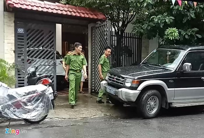  Công ty CP Du lịch Đà Nẵng (Danatour), số 60 đường Châu Thuận Văn (quận Hải Châu, Đà Nẵng) được cho là có liên quan đến việc mua bán, chuyển nhượng nhiều nhà đất công sản ở Đà Nẵng cho Phan Văn Anh Vũ (Vũ 