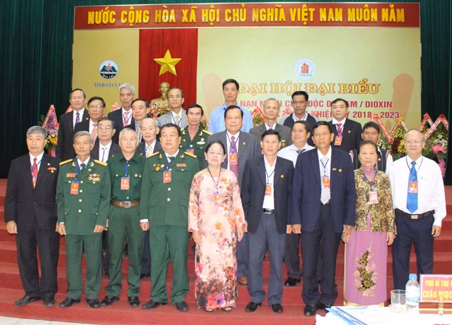 Ban chấp hành Hội nhiệm kỳ 2018-2013 ra mắt Đại hội. Ảnh Phan Lài