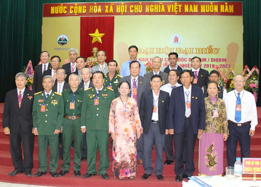 Ban chấp hành Hội nhiệm kỳ 2018-2013 ra mắt Đại hội. Ảnh Phan Lài