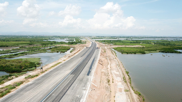 Do còn phải hoàn thành nốt một số hạng mục phụ trợ nên tỉnh Quảng Ninh đề xuất phương án tốc độ xe khai thác ban đầu trên toàn tuyến sẽ là 80km/h