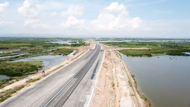 Do còn phải hoàn thành nốt một số hạng mục phụ trợ nên tỉnh Quảng Ninh đề xuất phương án tốc độ xe khai thác ban đầu trên toàn tuyến sẽ là 80km/h