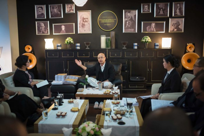 Ông Vũ cho rằng dạy người ta làm giàu mà không giàu thì nói ai nghe. Ảnh: Tô Thanh Tân.