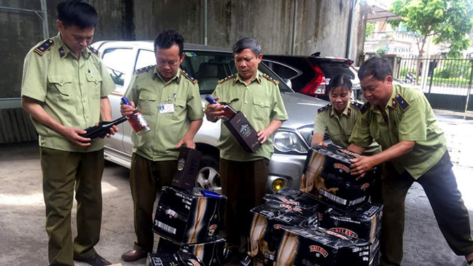 400 chai rượu ngoại bị lực lượng chức năng tỉnh Hà Tĩnh tạm giữ 400 chai rượu ngoại bị lực lượng chức năng tỉnh Hà Tĩnh tạm giữ