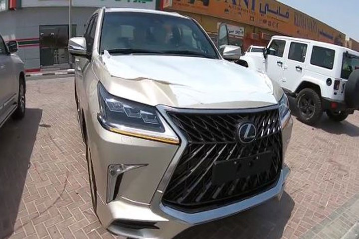 Chiếc LX570 Super Sport đầu tiên với 4 chỗ ngồi được nhập về Việt Nam. Chiếc LX570 Super Sport đầu tiên với 4 chỗ ngồi được nhập về Việt Nam.