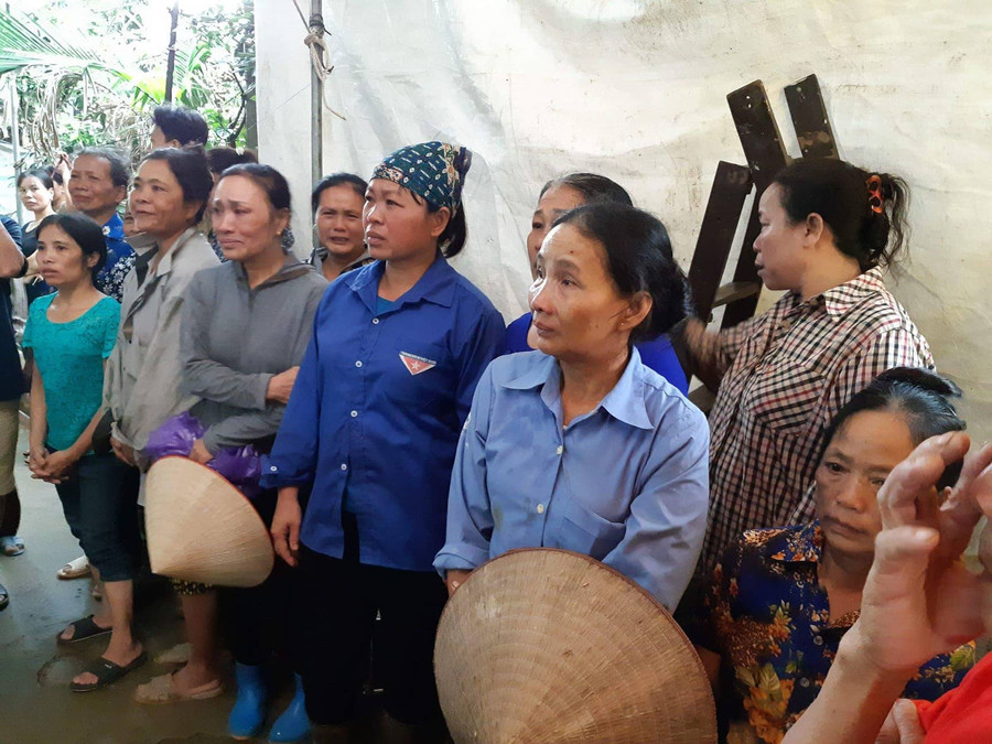 Nhiều người dân bàng hoàng sau vụ án mạng Nhiều người dân bàng hoàng sau vụ án mạng