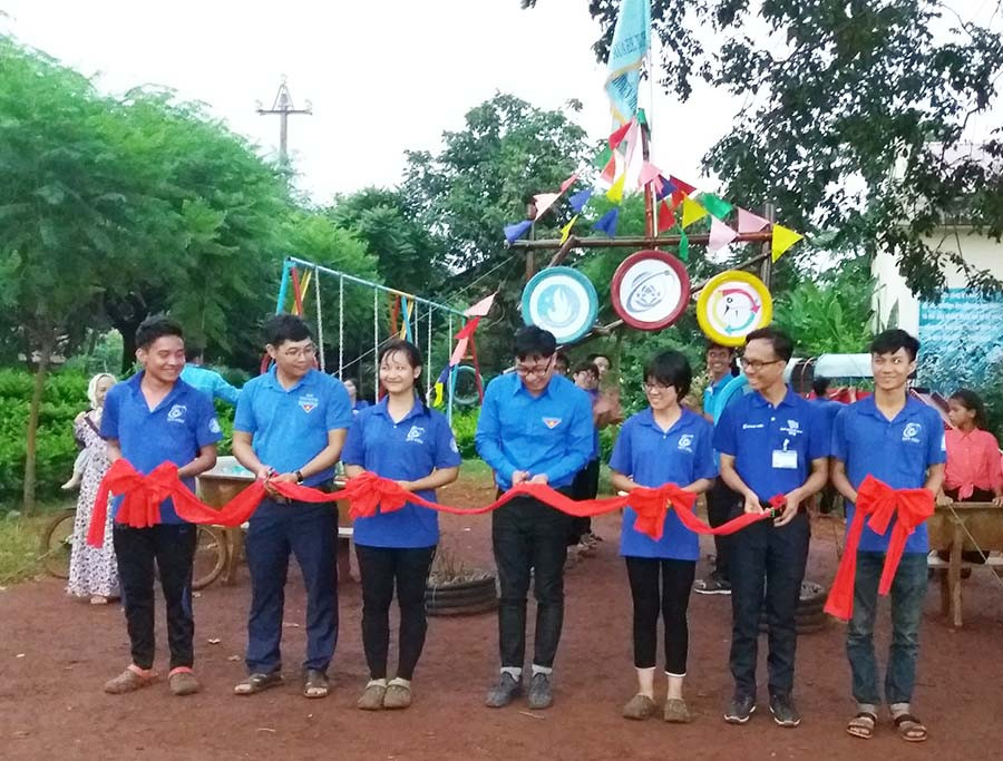 Bàn giao công trình thanh niên. Ảnh: Lê Trang  Bàn giao công trình thanh niên. Ảnh: Lê Trang
