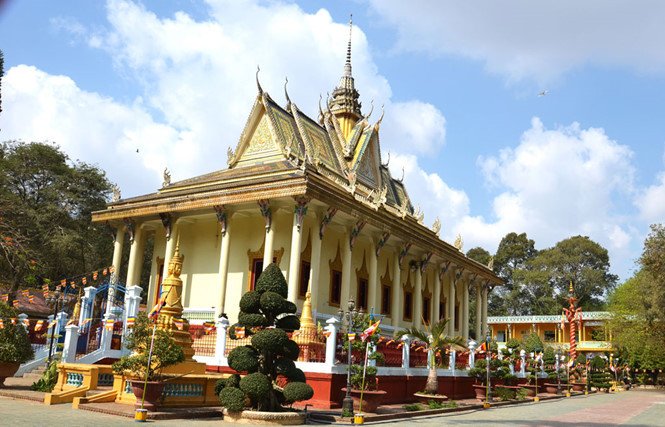 Chùa Kompong Chray hay còn gọi là chùa Hang, chùa Kompongnigrodha