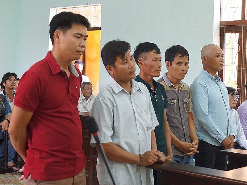 Năm người được TAND tỉnh Kon Tum tuyên vô tội vào ngày 1-6 vừa qua. Ảnh: NGÂN NGA Năm người được TAND tỉnh Kon Tum tuyên vô tội vào ngày 1-6 vừa qua. Ảnh: NGÂN NGA