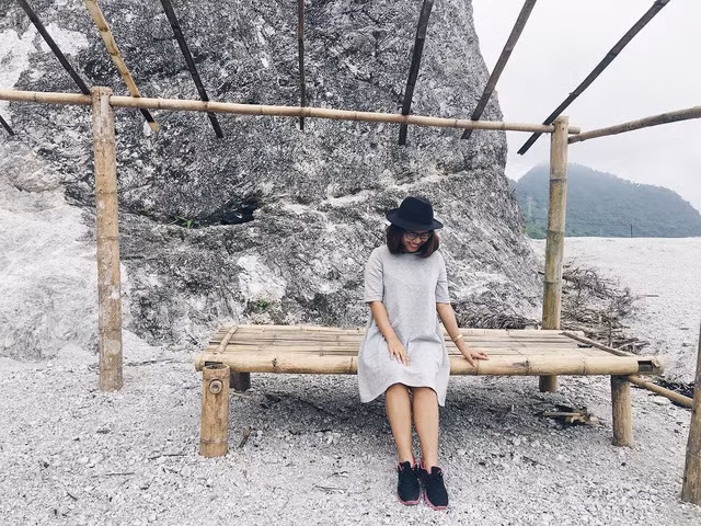 Điều đặc biệt ở đây là một ngày trên đèo Đá Trắng có thể trải nghiệm đủ 4 mùa trong một năm. Ảnh: @thaotranrl