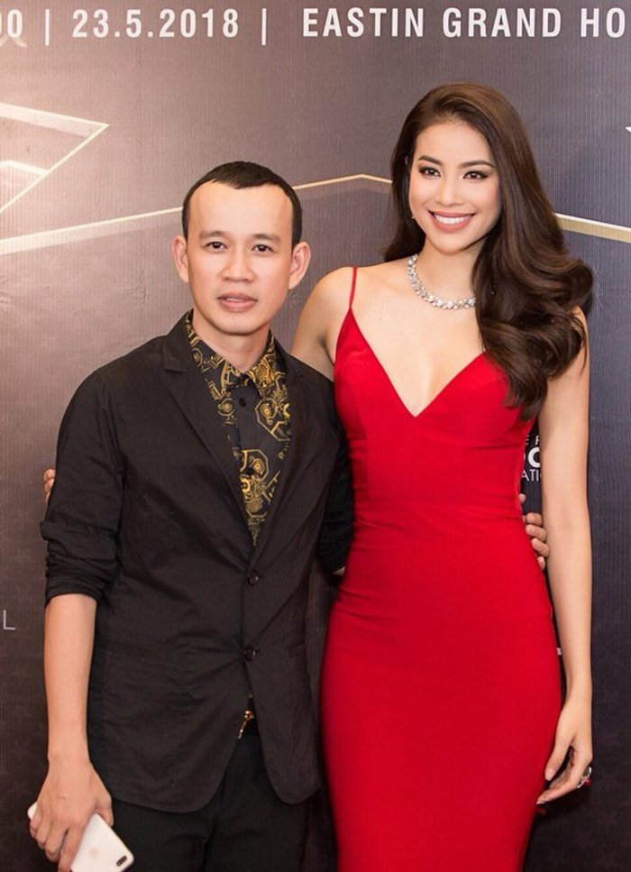 Phạm Hương là người từng cộng tác với Phúc Nguyễn trước khi đăng quang Hoa hậu Hoàn Vũ 2015.