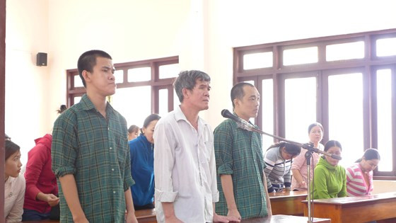  3 bị cáo tại phiên tòa chiều 3-8-2018. 