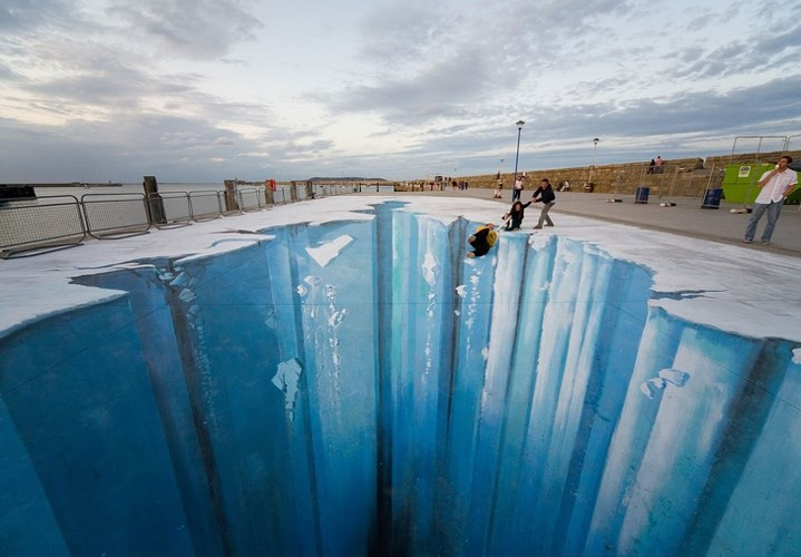  Rơi xuống vực sâu?