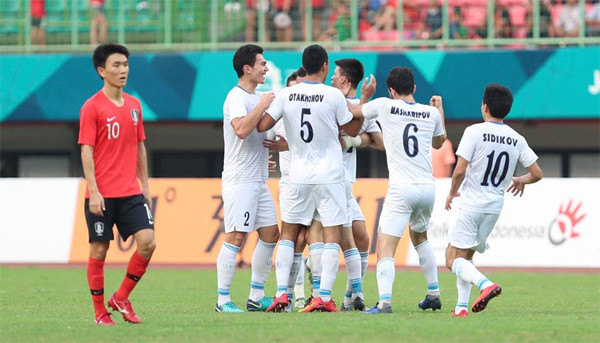  Uzbekistan tiếp tục chứng tỏ họ là một đội bóng mạnh. Tuy nhiên, nhà vô địch U23 châu Á đã thiếu may mắn so với đối thủ. Ảnh: Đức Đồng.