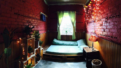 Một căn phòng rực rỡ màu sắc của nhà Bơ. Ảnh: Fb.  Một căn phòng rực rỡ màu sắc của nhà Bơ. Ảnh: Fb.