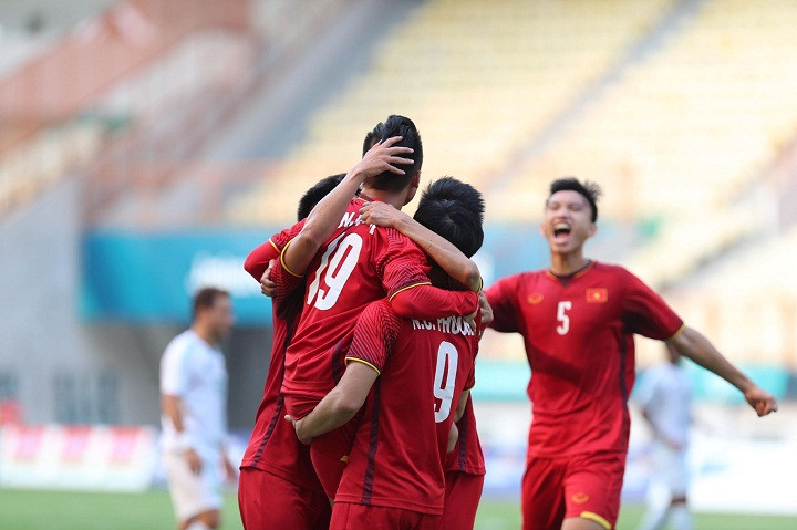  Việt Nam sẽ vượt qua vòng bảng trước một lượt trận nếu đánh bại Nepal. Ảnh: Đức Đồng.