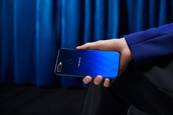 OPPO F9 với màu sắc tươi trẻ OPPO F9 với màu sắc tươi trẻ