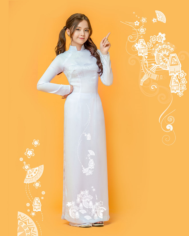 Nếu hướng về các giá trị truyền thống và yêu thích kiểu hoa văn cổ điển thì thiết kế áo dài lấy cảm hứng từ nghề điêu khắc sẽ là lựa chọn phù hợp cho các nữ sinh.