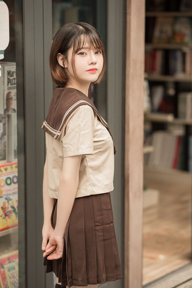 Với 9x, thanh xuân là quãng thời gian đầy ý nghĩa, cô mong muốn sẽ có một tình yêu đáng nhớ khi gặp đúng người và đúng thời điểm. Ngọc Tuyết không hề đặt ra cho mình một hình mẫu lý tưởng nào, vì chỉ cần trái tim rung động và người ấy chân thành đã là niềm hạnh phúc. Hiện tại Tuyết vẫn là cô gái độc thân, yêu đời và cố gắng để có một tương lai tươi sáng. Với 9x, thanh xuân là quãng thời gian đầy ý nghĩa, cô mong muốn sẽ có một tình yêu đáng nhớ khi gặp đúng người và đúng thời điểm. Ngọc Tuyết không hề đặt ra cho mình một hình mẫu lý tưởng nào, vì chỉ cần trái tim rung động và người ấy chân thành đã là niềm hạnh phúc. Hiện tại Tuyết vẫn là cô gái độc thân, yêu đời và cố gắng để có một tương lai tươi sáng.