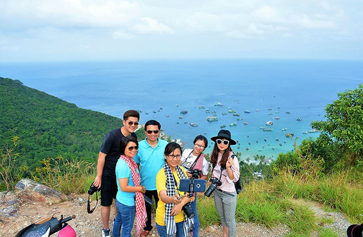  Ngày càng có nhiều du khách đến với Nam Du. Họ không chỉ là người dân các tỉnh thành Cà Mau, Kiên Giang hay Cần Thơ mà họ đến từ khắp các vùng miền trong cả nước.