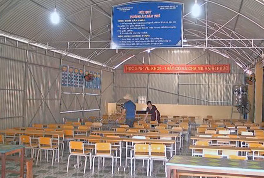  Kiểm tra cơ sở vật chất các nhà ăn bán trú trên địa bàn huyện. Ảnh: Hồng Hạnh