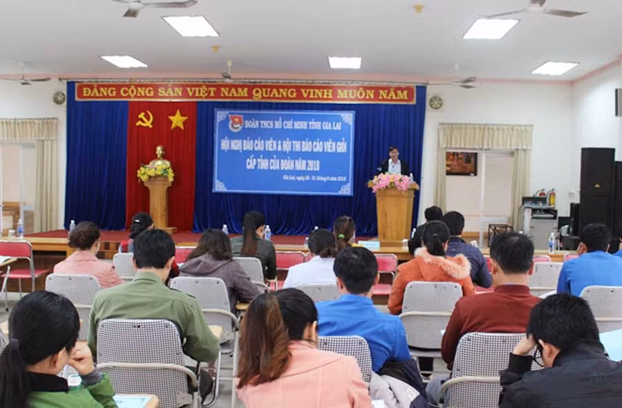 Toàn cảnh hội nghị tập huấn báo cáo viên. Ảnh: Thủy Bình