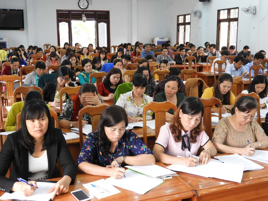Cán bộ quản lý giáo dục huyện Đak Đoa tham gia bồi dưỡng chuyên môn . Ảnh: Thanh Nhật Cán bộ quản lý giáo dục huyện Đak Đoa tham gia bồi dưỡng chuyên môn . Ảnh: Thanh Nhật