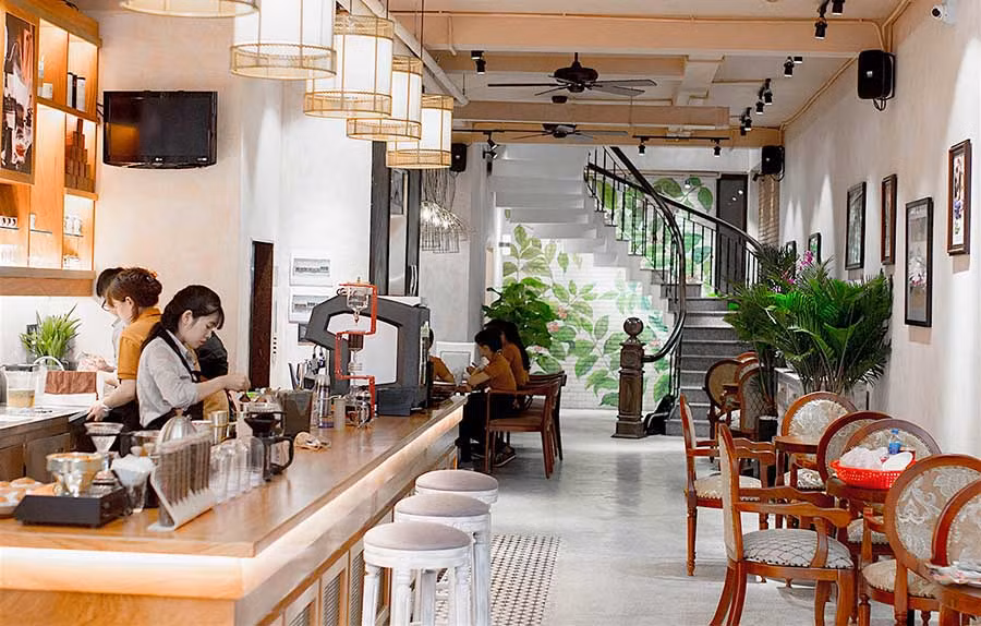  Không gian cà phê hiện đại, sang trọng tại Lamant Cafe. Ảnh: H.T