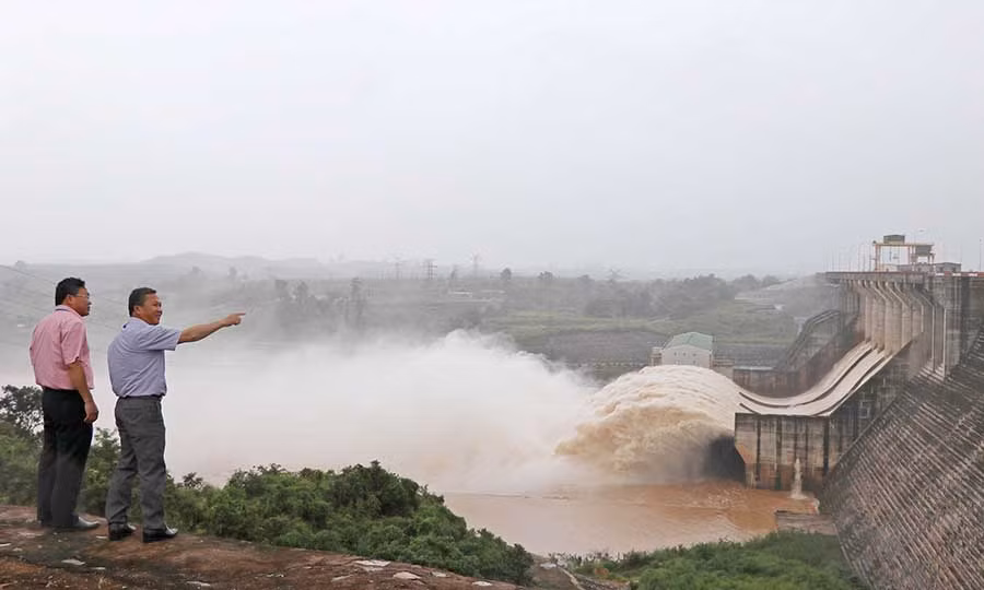  Kiểm tra an toàn hồ chứa thủy điện trên sông Sê San. Ảnh: T.Đ.L