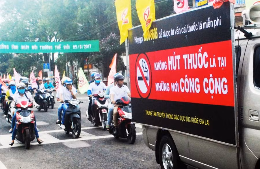  Diễu hành tuyên truyền phòng-chống tác hại của thuốc lá. Ảnh: H.S