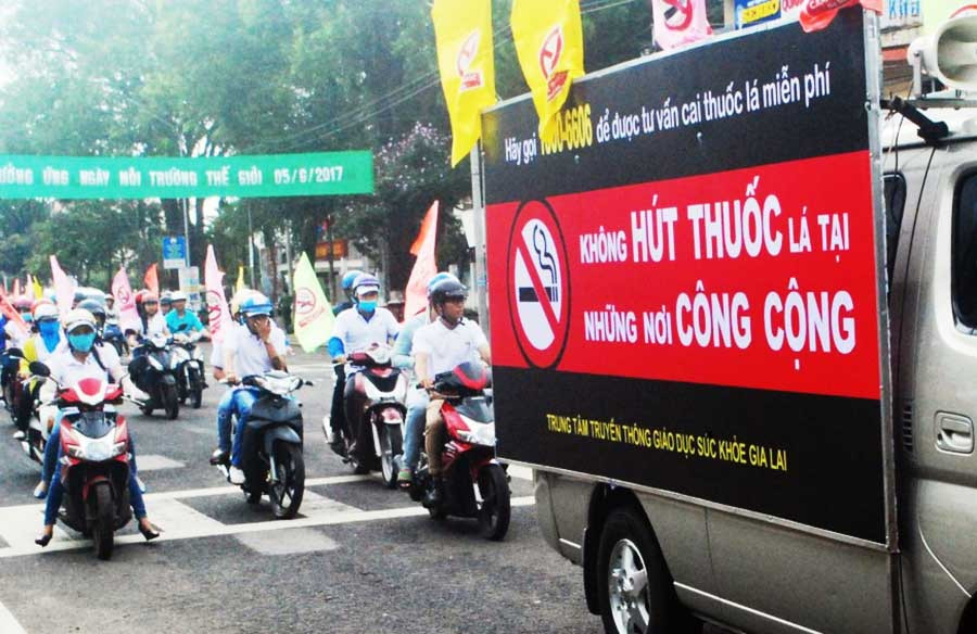 Diễu hành tuyên truyền phòng-chống tác hại của thuốc lá. Ảnh: H.S
