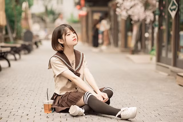 Cũng như các bạn đồng trang lứa, Ngọc Tuyết thích khám phá những vùng đất mới, từ đó có thêm vốn sống, học cách lắng nghe và yêu thêm những năm tháng tuổi trẻ. Tuyết cũng bộc bạch rằng mẫu người phụ nữ mà cô hướng đến là độc lập, xinh đẹp và bản lĩnh. Bản lĩnh trong cuộc sống và cả trong chuyện tình cảm, sẽ biết nên làm gì và không nên làm gì, đó là cốt lõi của quá trình trưởng thành.