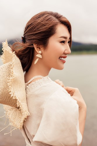 Bộ ảnh được thực hiện với sự hỗ trợ của nhiếp ảnh: Rin Wedding, trang phục: Liveevil và các trang phục khác do Thúy Ngân tự tay phối hợp, lên ý tưởng. Bộ ảnh được thực hiện với sự hỗ trợ của nhiếp ảnh: Rin Wedding, trang phục: Liveevil và các trang phục khác do Thúy Ngân tự tay phối hợp, lên ý tưởng.