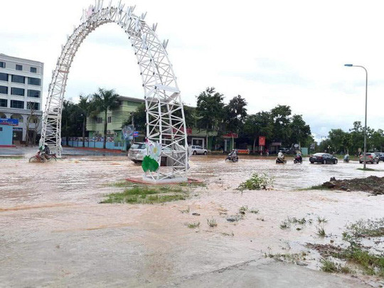 Mưa lũ khiến nhiều nơi ở Nghệ An bị sạt lở, ngập sâu trong nước lũ Ảnh: ĐỨC NGỌC