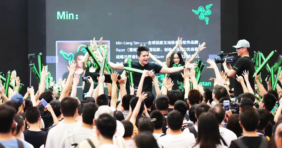 Min-Liang Tan gặp gỡ fan hâm mộ tại Thượng Hải, Trung Quốc, năm 2016. Ảnh: Razer FB. Min-Liang Tan gặp gỡ fan hâm mộ tại Thượng Hải, Trung Quốc, năm 2016. Ảnh: Razer FB.