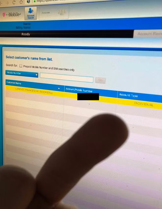 Ảnh chụp màn hình cổng thông tin của nhân viên T-Mobile, nơi việc hack SIM diễn ra dễ dàng. Ảnh: Motherboard.