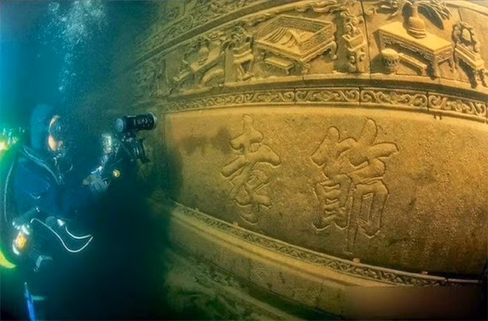 Công trình đá dưới đáy hồ