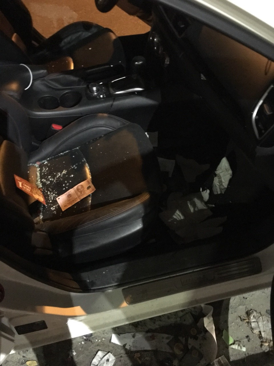 Các ô tô bị Nhiệm đập phá hàng loạt trong đêm Các ô tô bị Nhiệm đập phá hàng loạt trong đêm