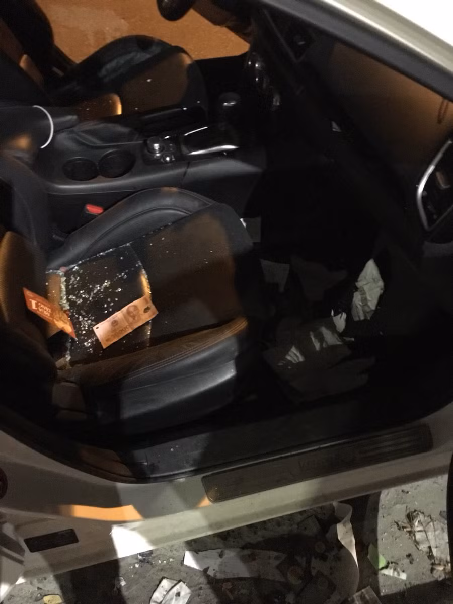 Các ô tô bị Nhiệm đập phá hàng loạt trong đêm 