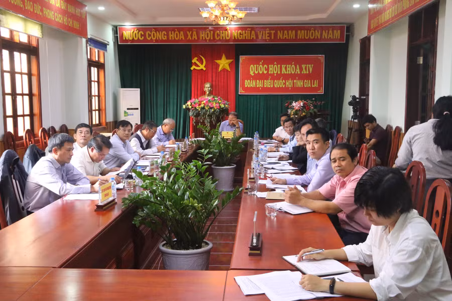 Quang cảnh phiên họp chất vấn phía đầu cầu Gia Lai. Ảnh: Q.T