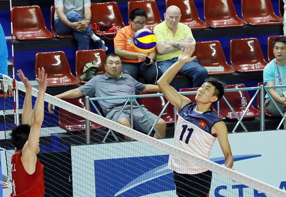  Phụ công Nguyễn Vũ Hoàng gây khó khăn cho hàng chắn Trung Quốc. 