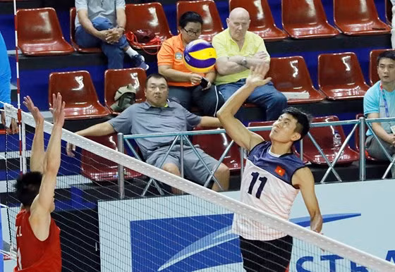  Phụ công Nguyễn Vũ Hoàng gây khó khăn cho hàng chắn Trung Quốc. 