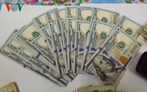  Số USD bị thu giữ