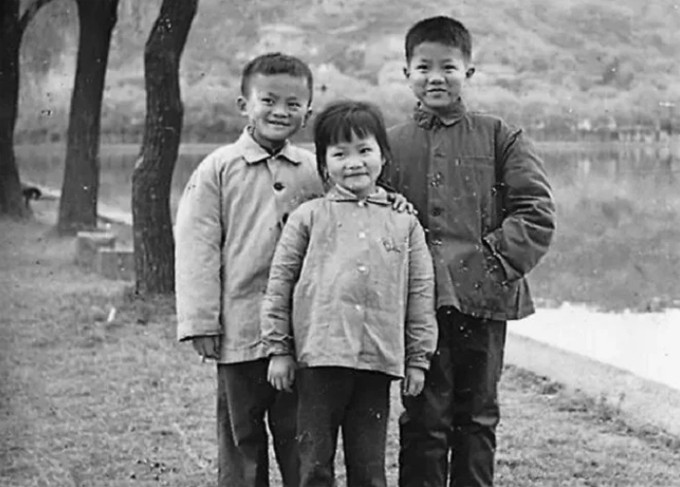 Xuất phát điểm không thuận lợi, Jack Ma đã đi từng bước lên bậc của thành công