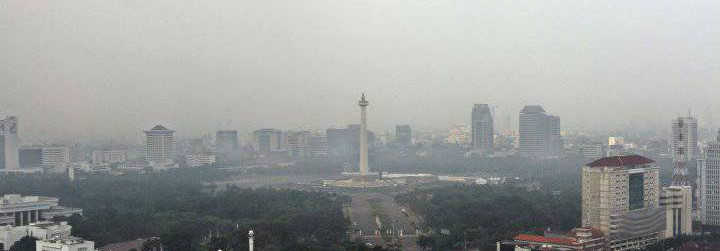 Bầu không khí ô nhiễm bao phủ Jakarta.