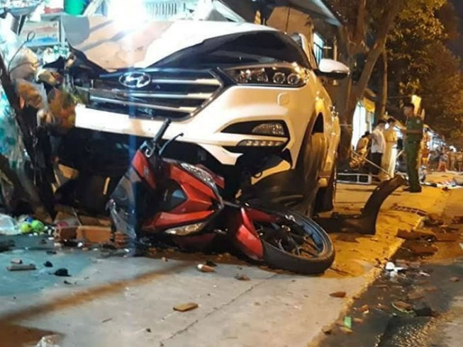 Hiện trường vụ tai nạn nghiêm trọng khiến 6 người thương vong.