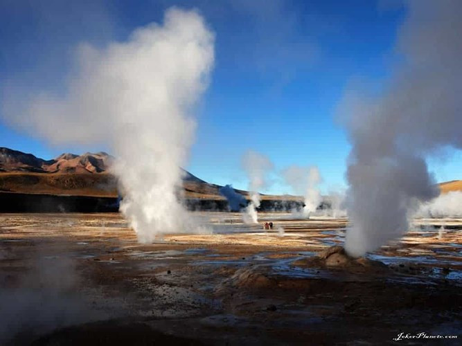 Mạch nước El Tatio Geyser, Chile. Nằm ở độ cao 4.320 m trên dãy núi Andes ở Chile, El Tatio Geyser là một trong những cánh đồng mạch nước lớn nhất thế giới với hơn 80 mạch nước.